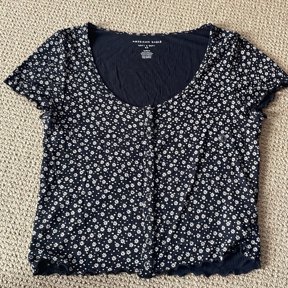 American Eagle Soft and Sexy Rib Floral Button Down - Picture 2 of 3